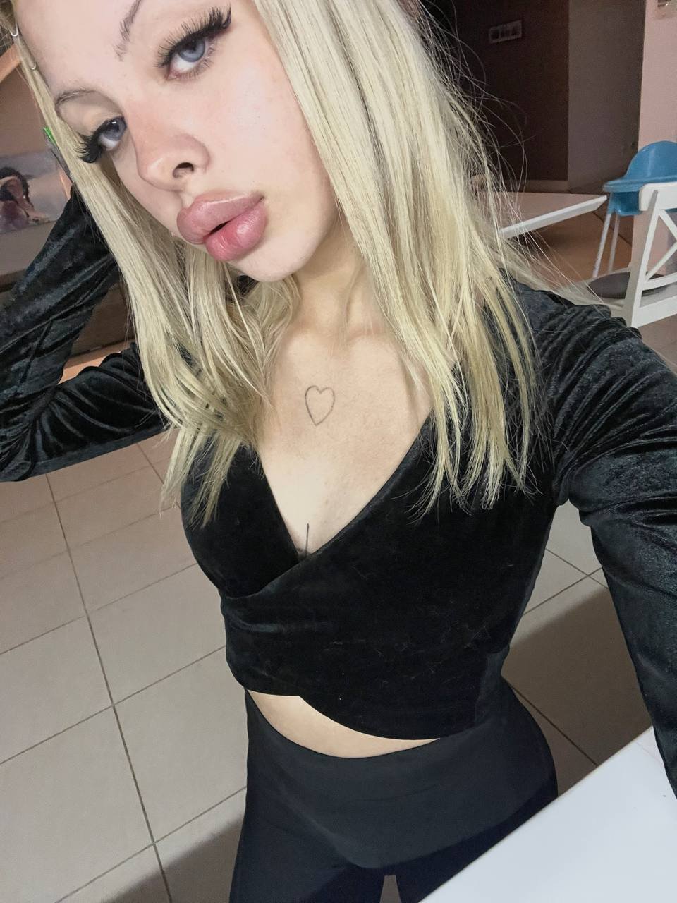 Pouty Bimbo Slut #6wudEoUN