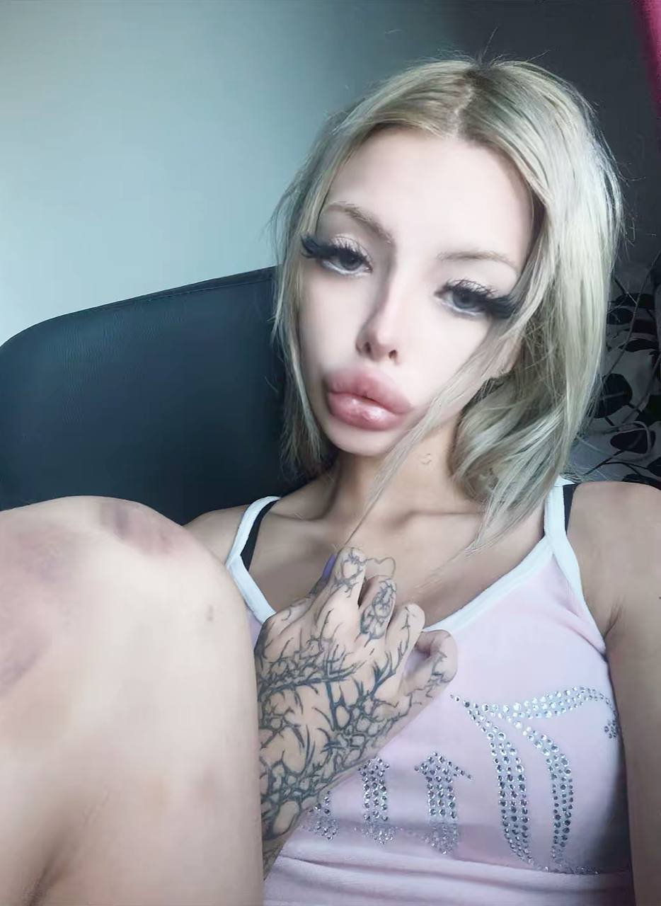 Pouty Bimbo Slut #JStTA0Pc