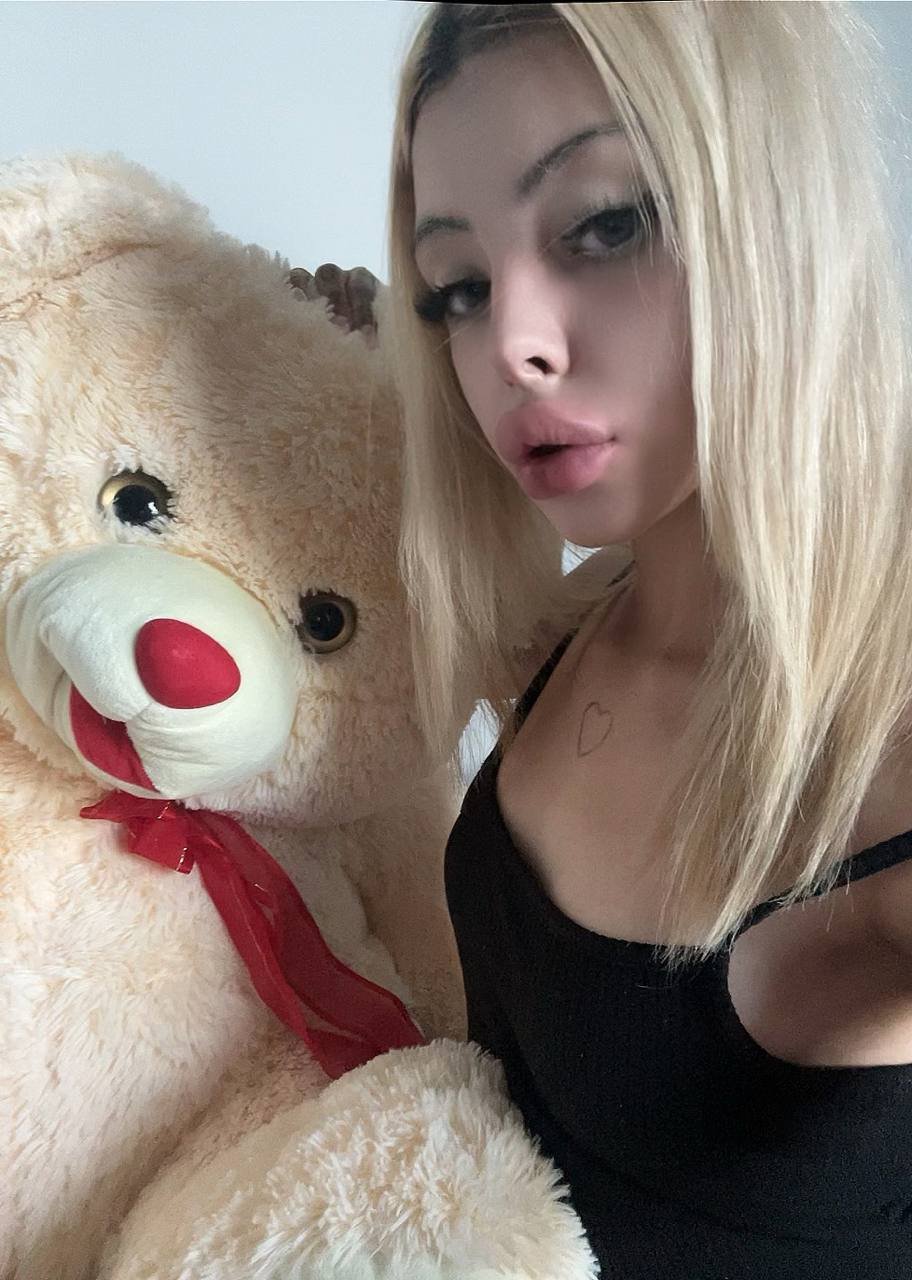 Pouty Bimbo Slut #LYgFYOdB