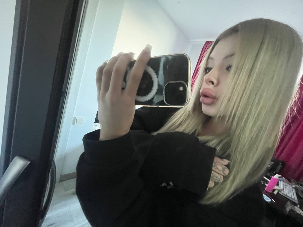 Pouty Bimbo Slut #T7VFDmrQ