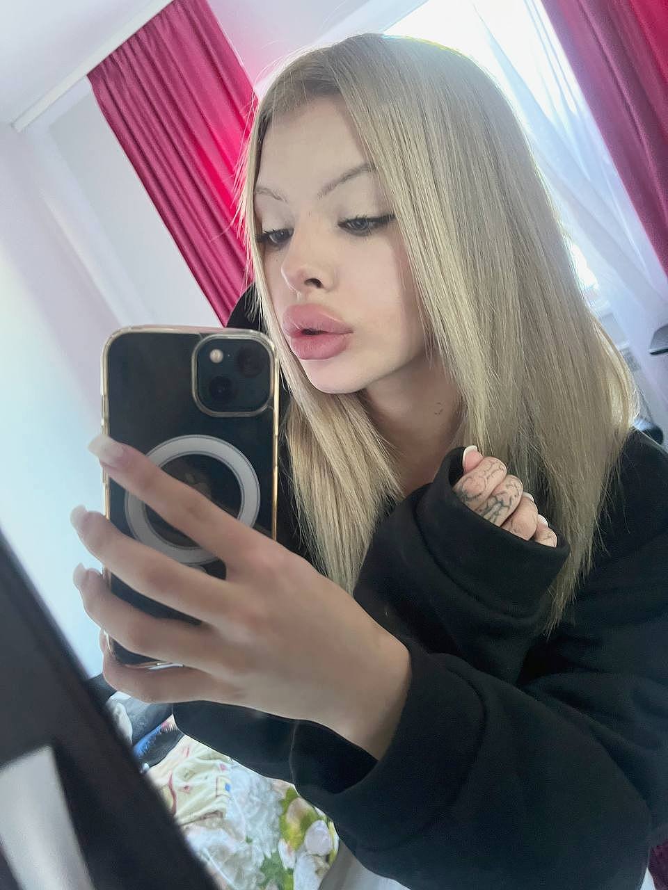Pouty Bimbo Slut #eCBb7xg7