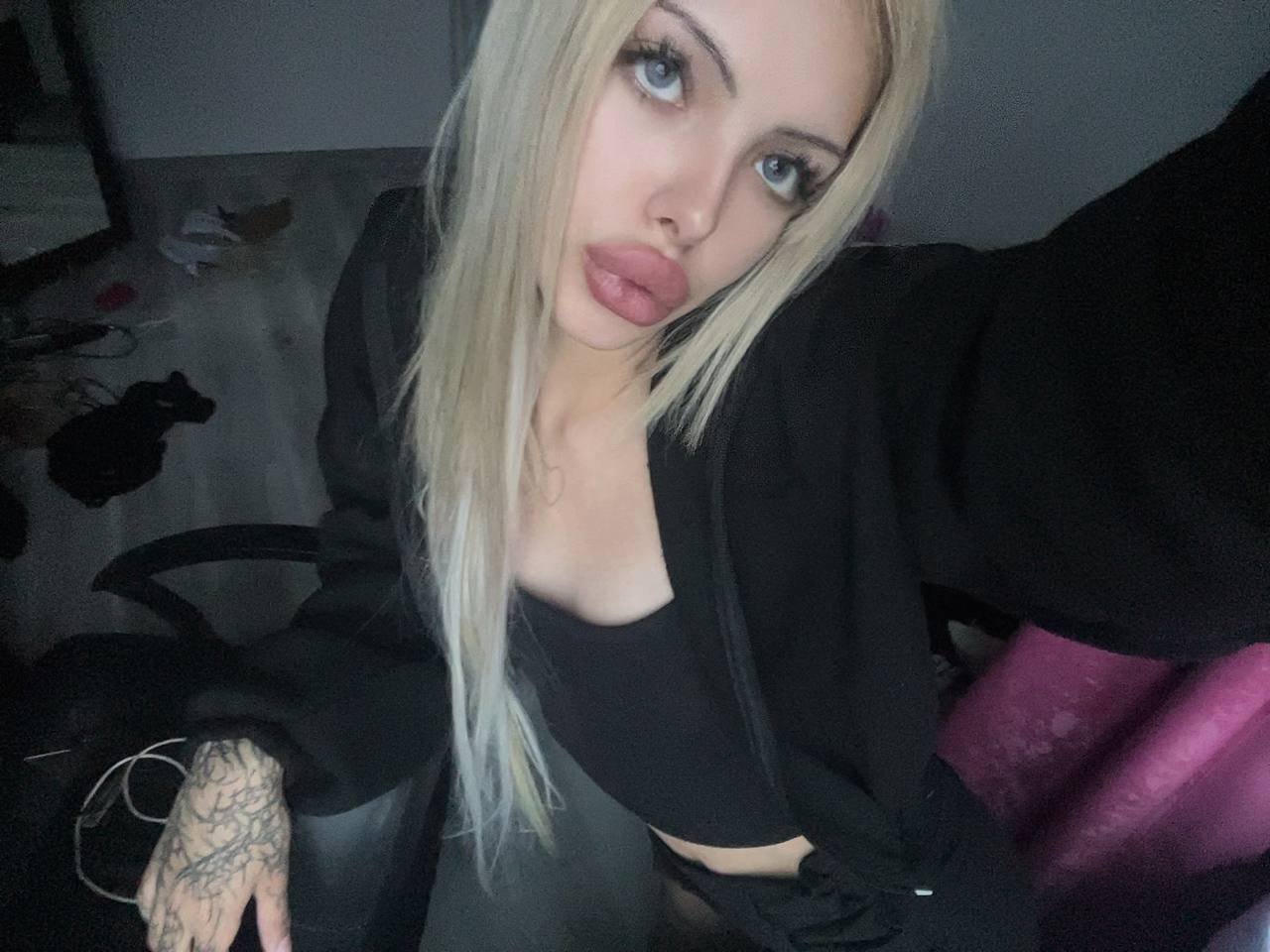 Pouty Bimbo Slut #fC1lUsep