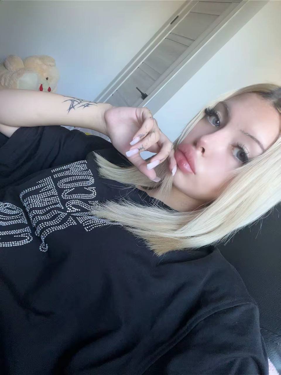 Pouty Bimbo Slut #j6wt9qqj