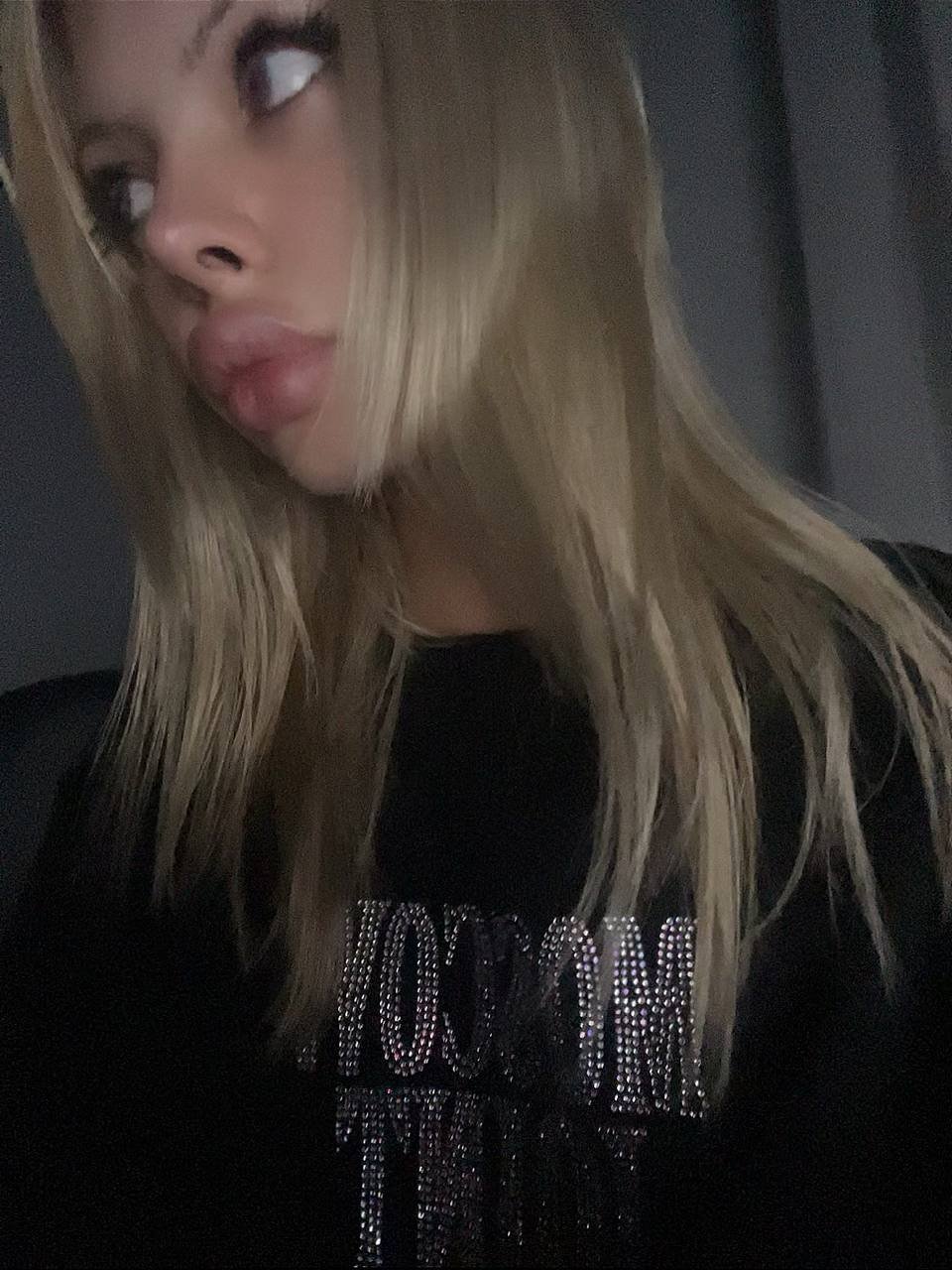 Pouty Bimbo Slut #pbB5Pfkp